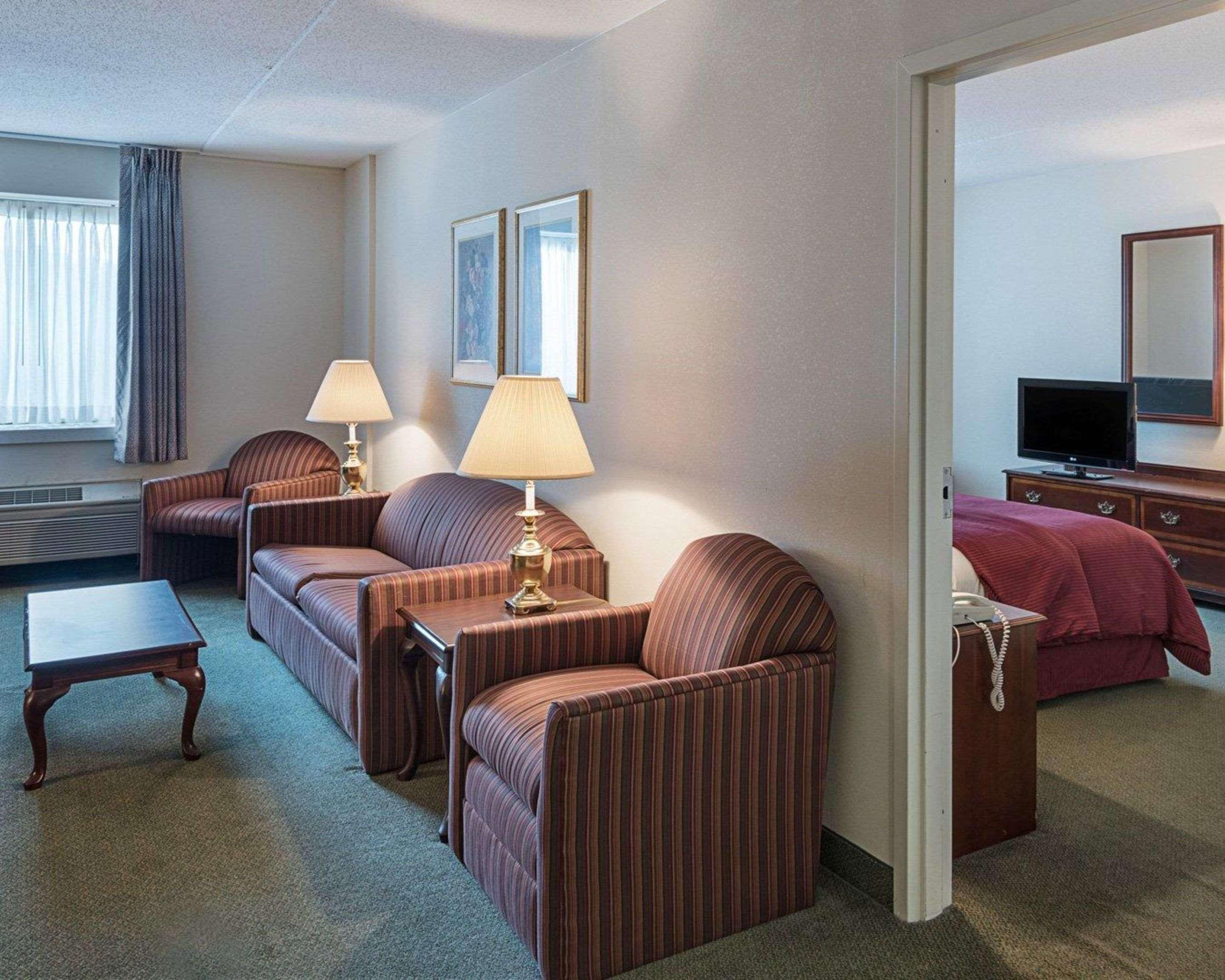 Clarion Hotel & Conference Center Shepherdstown Bagian luar foto