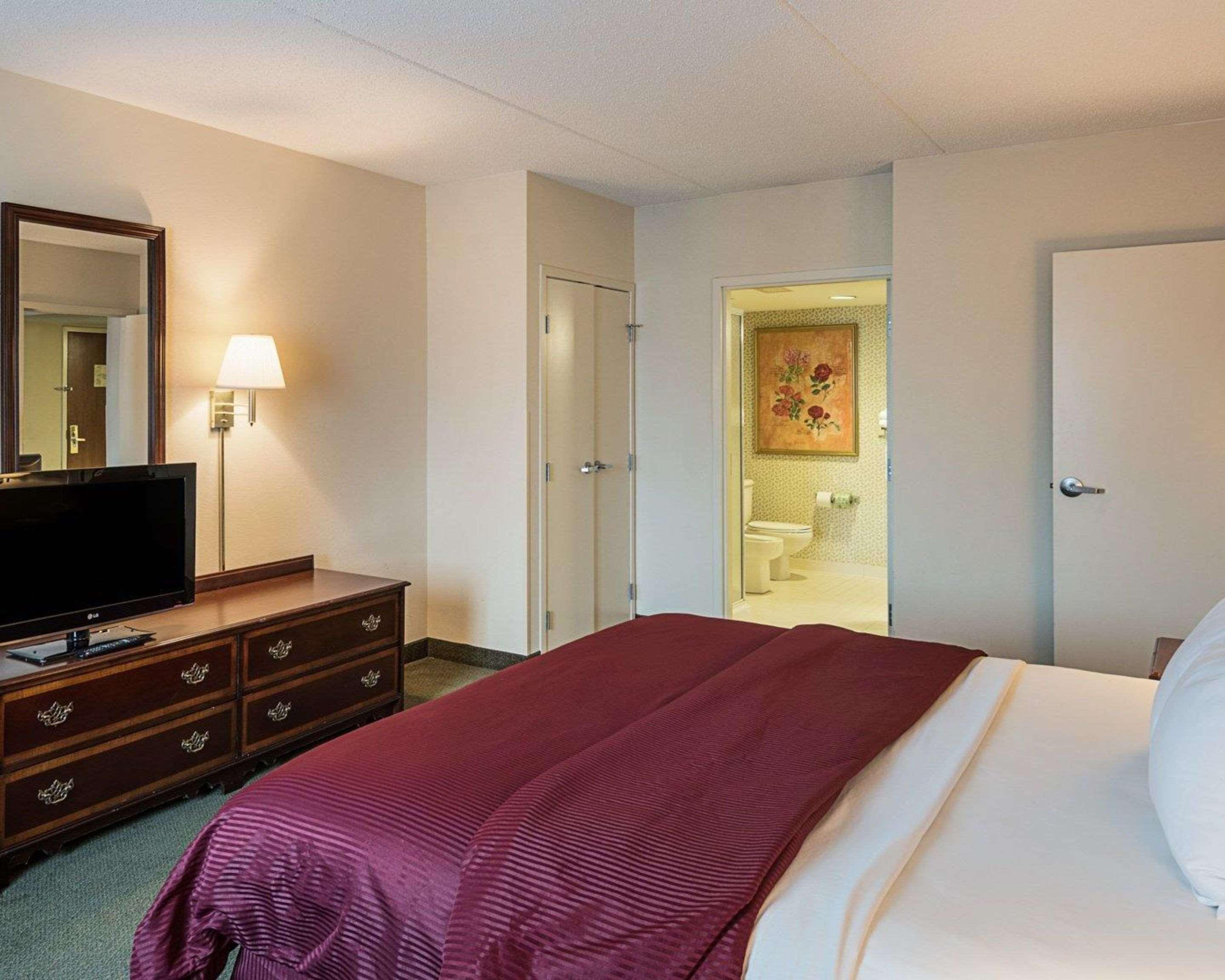 Clarion Hotel & Conference Center Shepherdstown Bagian luar foto