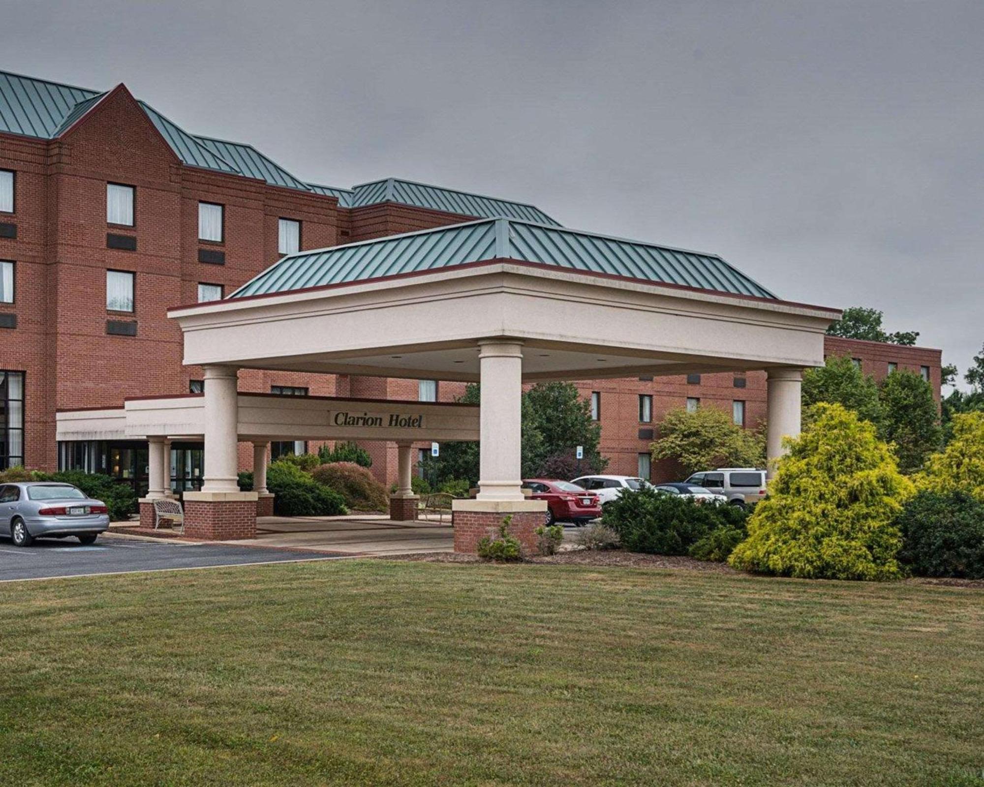 Clarion Hotel & Conference Center Shepherdstown Bagian luar foto