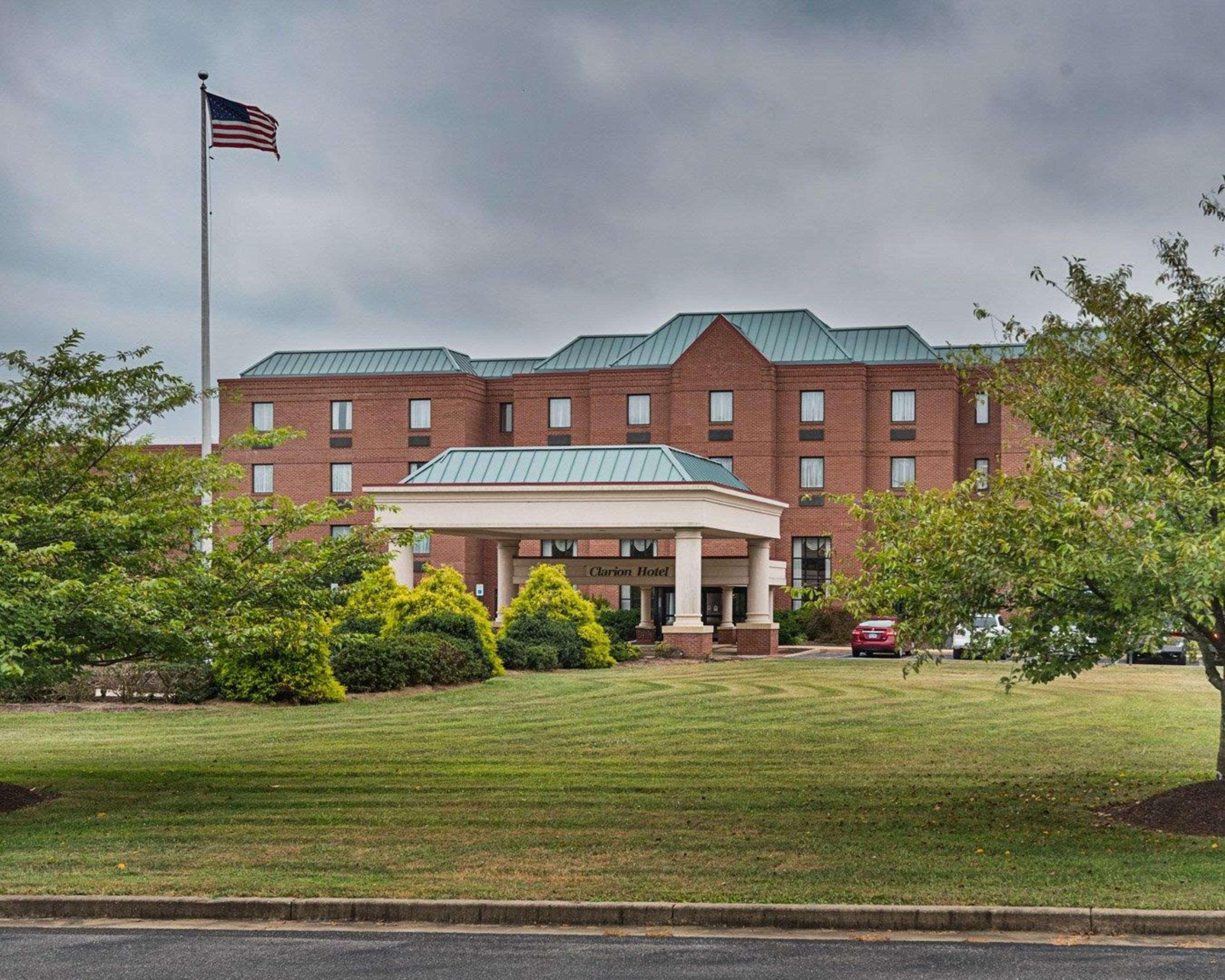 Clarion Hotel & Conference Center Shepherdstown Bagian luar foto
