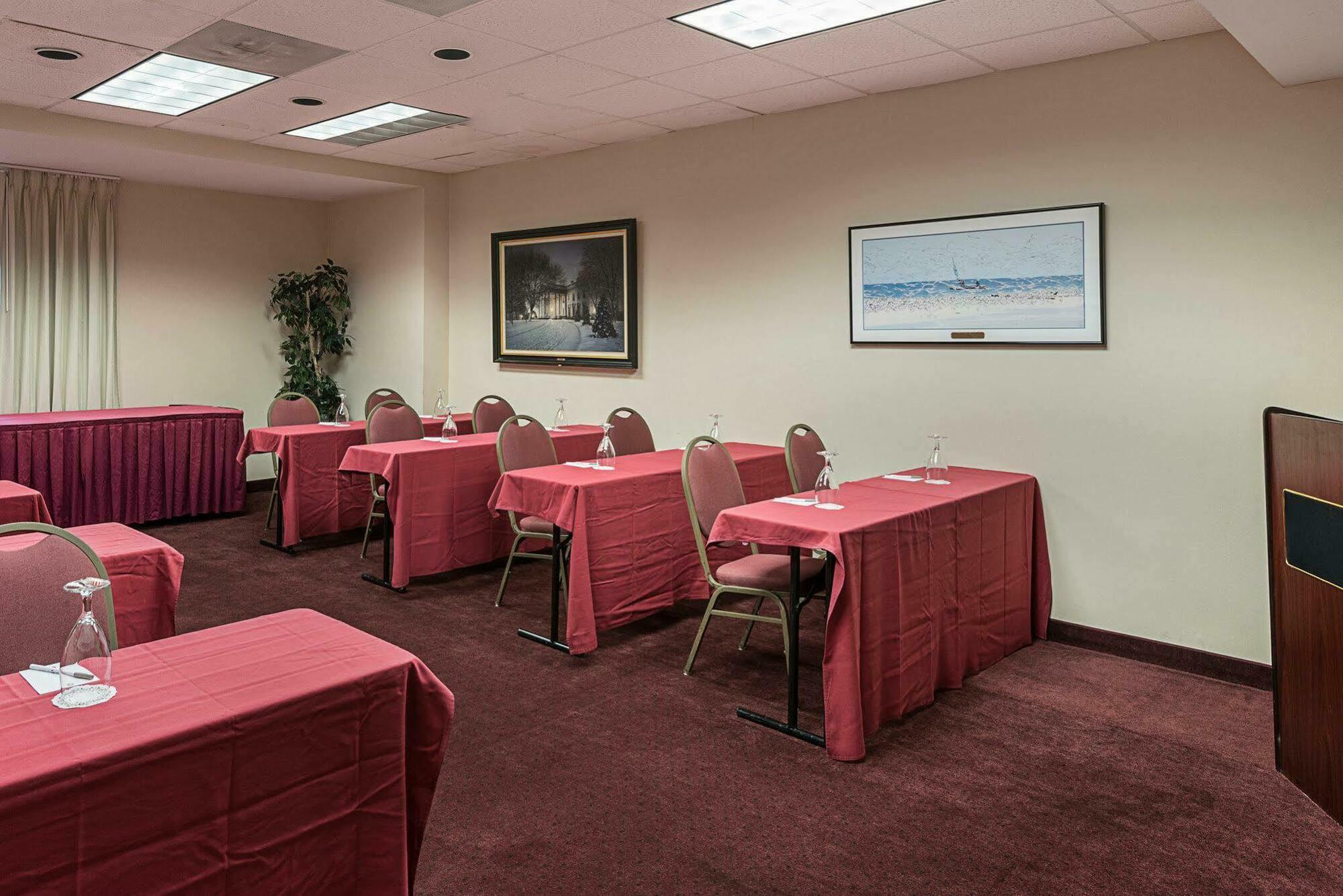 Clarion Hotel & Conference Center Shepherdstown Bagian luar foto